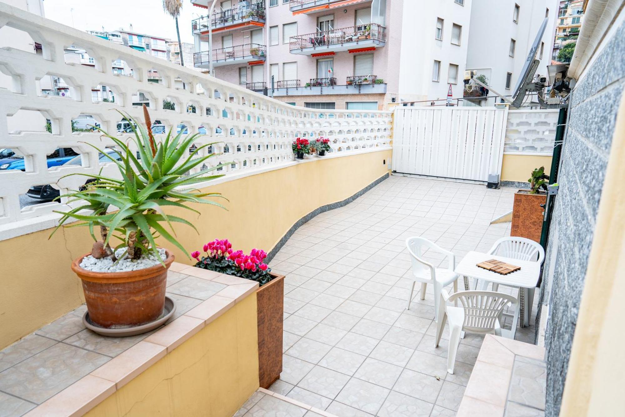 Casa Stefi Sunremo - Parcheggio Privato, 500 Mt Dalla Spiaggia Sanremo Luaran gambar