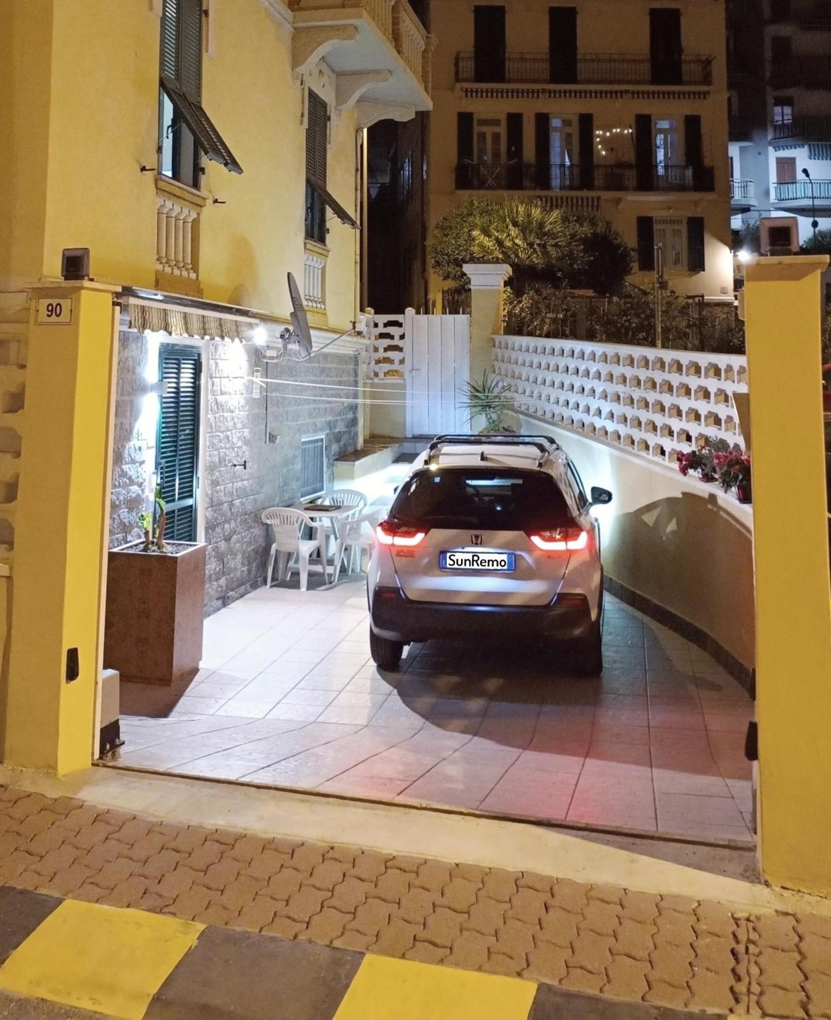 Casa Stefi Sunremo - Parcheggio Privato, 500 Mt Dalla Spiaggia Sanremo Luaran gambar